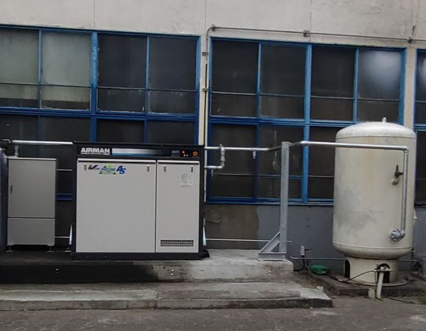 コンプレッサーの屋外型設置例2